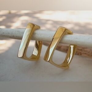 Brand New Elegant Minimalist Fashion Earrings Gold Tone
